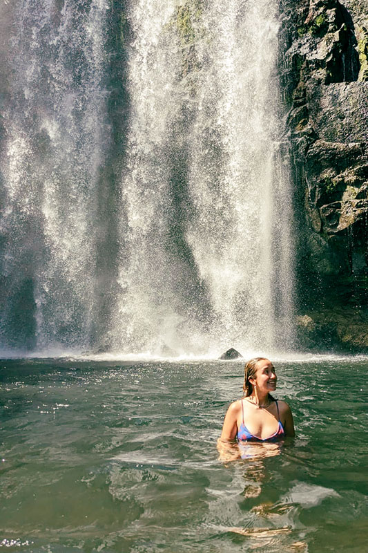 Liane in einem Wasserfall