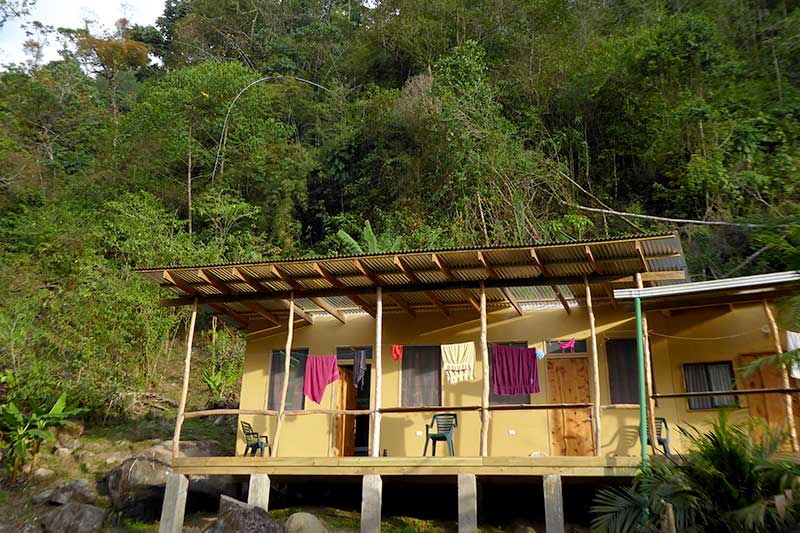 Außenbereich vom Hostel im Dschungel in Costa Rica