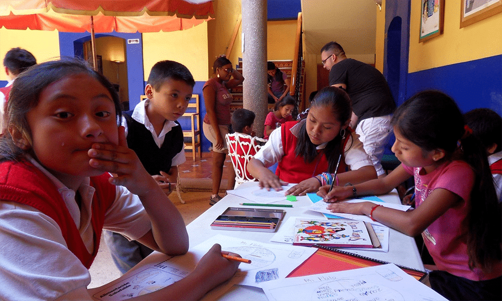 Kinder lernen im Childcare Projekt in Mexiko