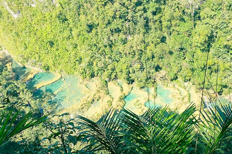 türkisgrüne Wasserbecken Guatemala