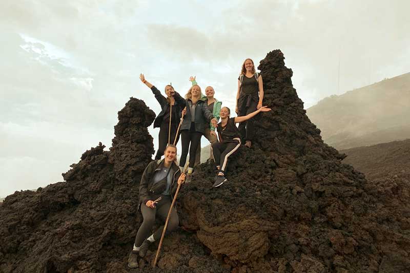 Susanne mit Freundinnen auf einem Berg