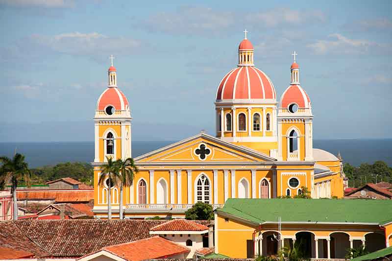 gelbe Kirchtürme in Cartagena