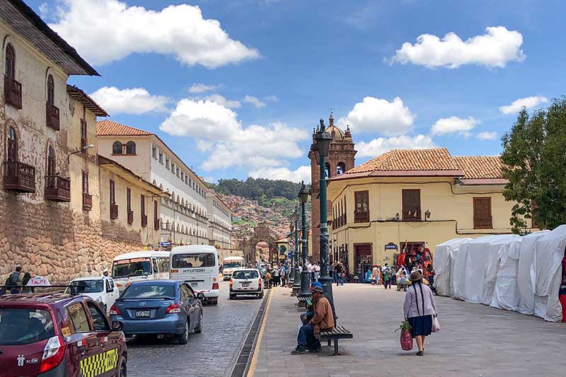 belebter Platz in Cusco