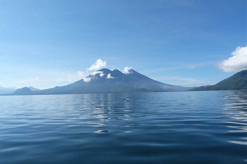 Vulkan am Lago Atitlán