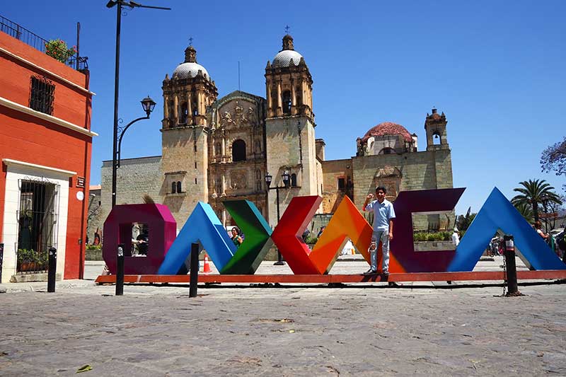 Oaxaca Schrift vor Sehenswürdigkeit in Mexiko