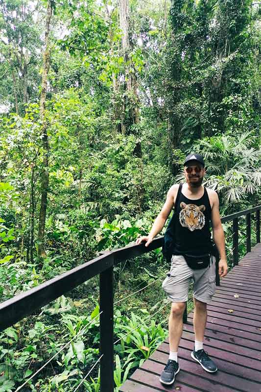 Sebastian im Dschungel von Costa Rica
