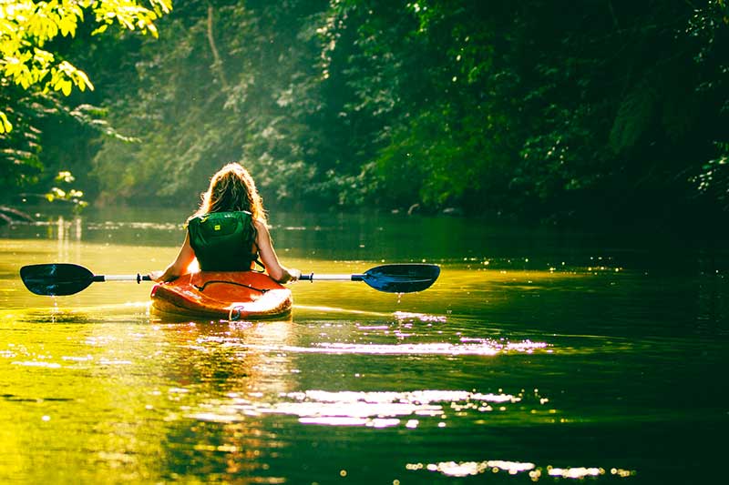 Frau im Kayak
